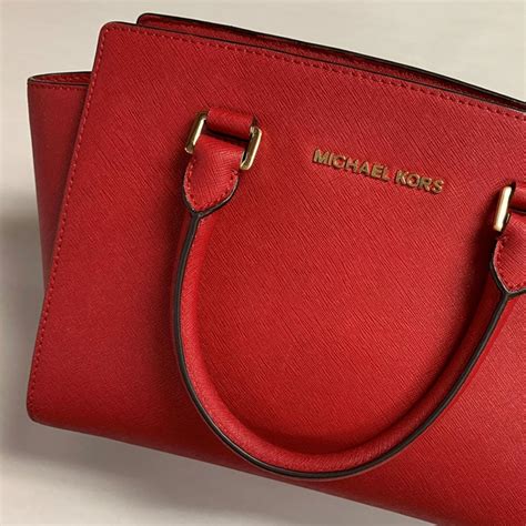 michael kors purse coming apart|Michael Kors repair customer service.